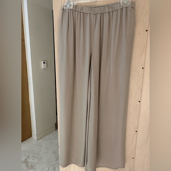 EileenFisher matching silk tank and crop pant. - Picture 3 of 8